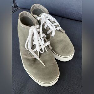 Circa DRF PEW (Pewter) sz 9.0 LIKE NEW